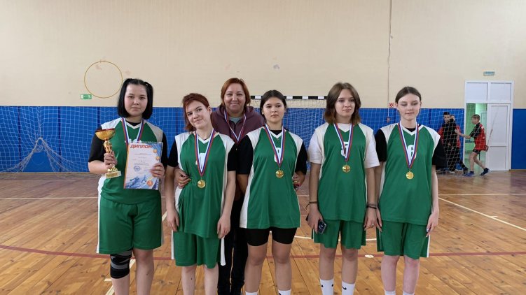 Наши девушки обладатели кубка по волейболу м. р. Кинельский!